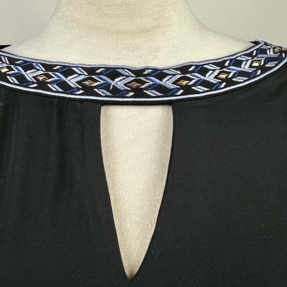 White House Black Market black split sleeve dress with embroidery size small - Picture 9 of 11